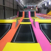 Zatvoreni trampolin glavni skok trampolin sud